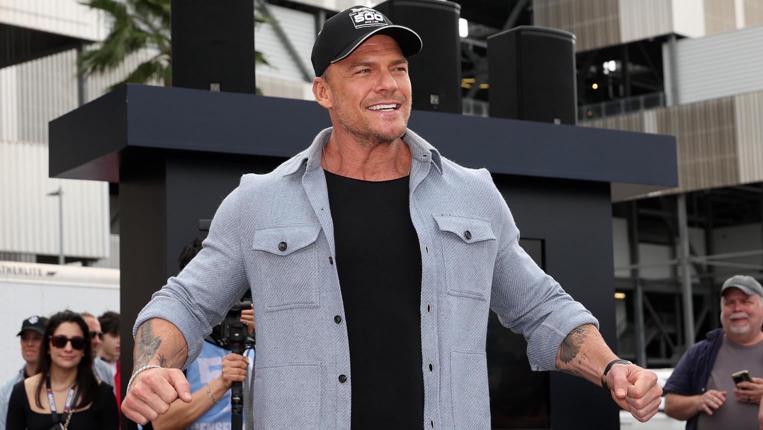 ALAN RITCHSON IN SELF DEFENSE BRAWL WITH NEIGHBOR, BODYCAM SHOWS