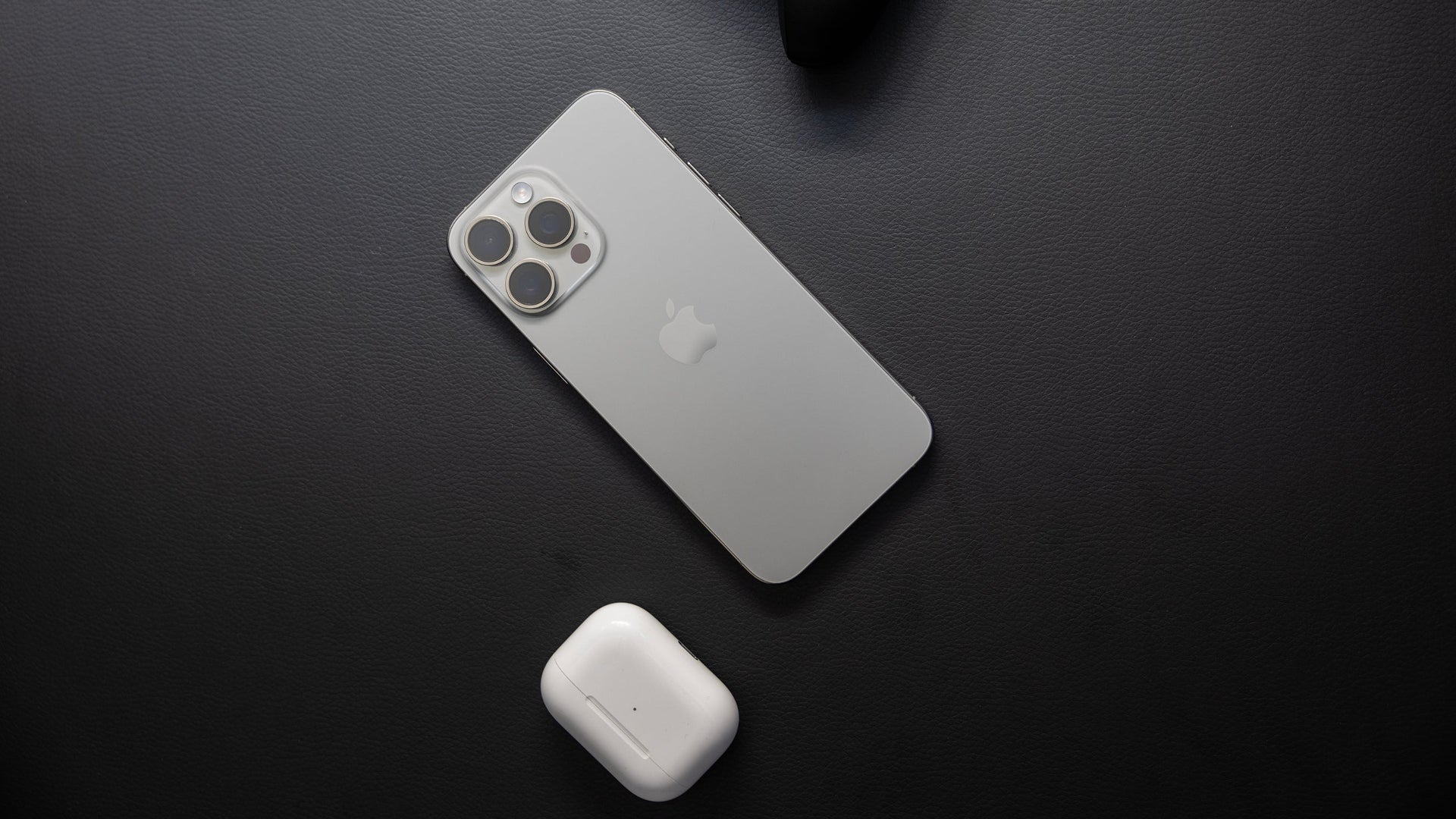 Breaking: iPhones embrace the future with RCS support - Goodbye, green bubbles in 2024