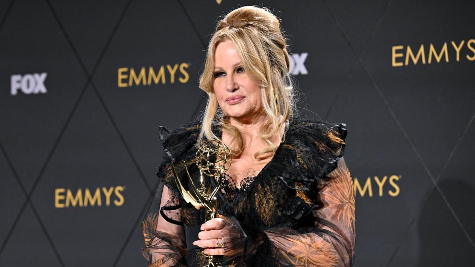 Jennifer Coolidge teams up with Jason Momoa & Jack Black in 'Minecraft' flick