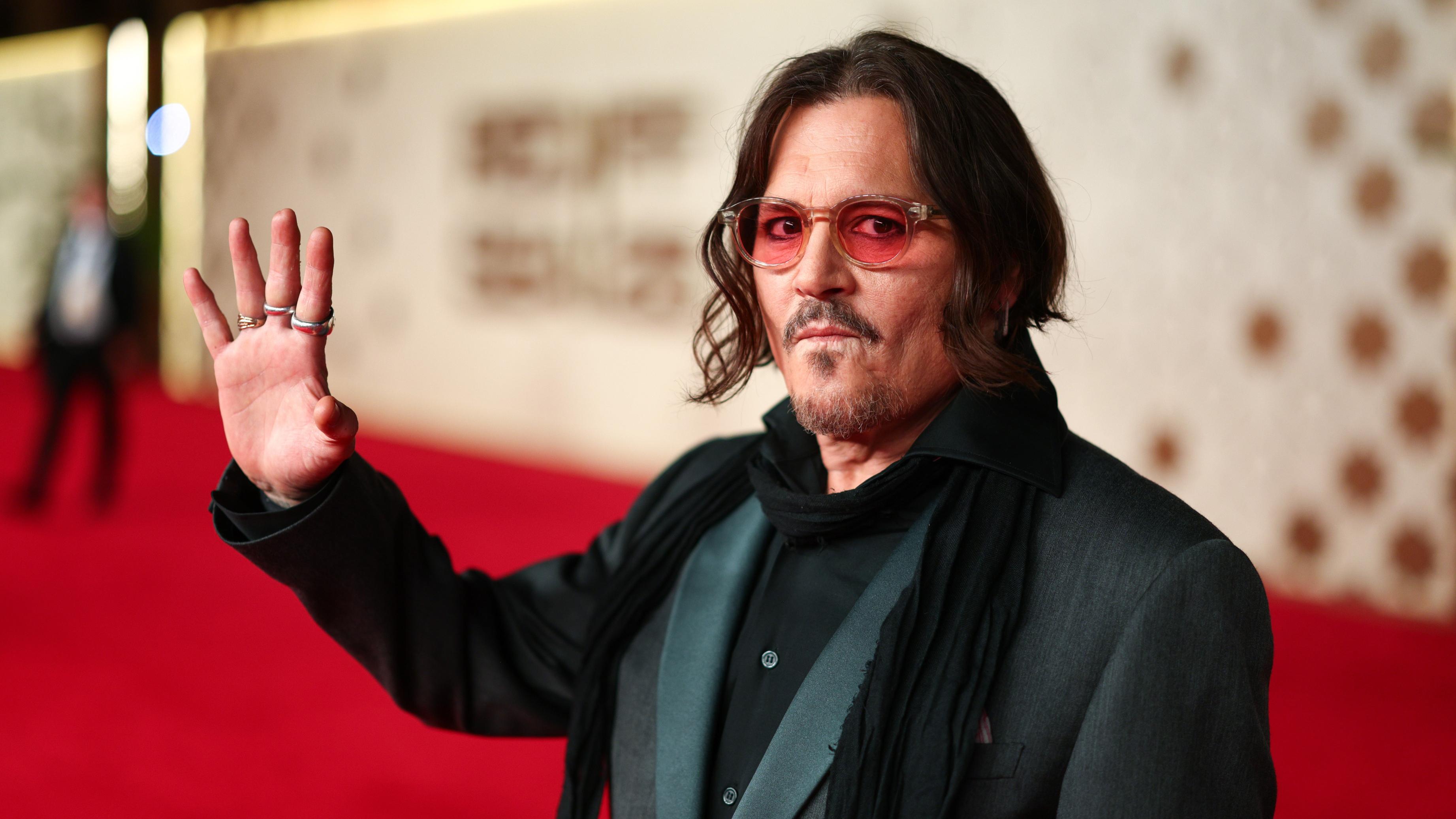Johnny Depp's Christmas Carol Casts Potter and Wars Stars