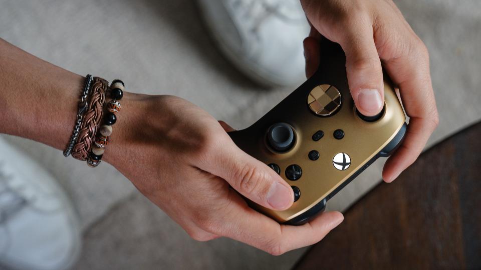 Microsoft unveils gold-colored Xbox controller
