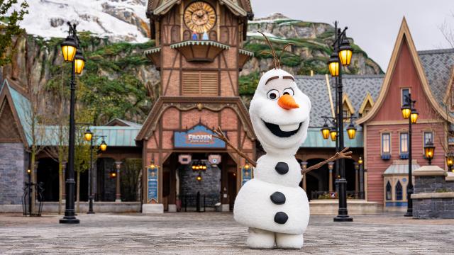 NEW OLAF ROBOTIC FIGURE UNVEILED FOR DISNEYLAND PARKS