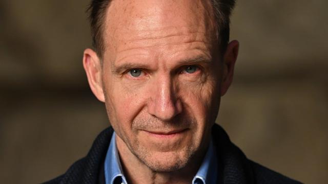 RALPH FIENNES CAST AS PRESIDENT SNOW IN HUNGER GAMES PREQUEL
