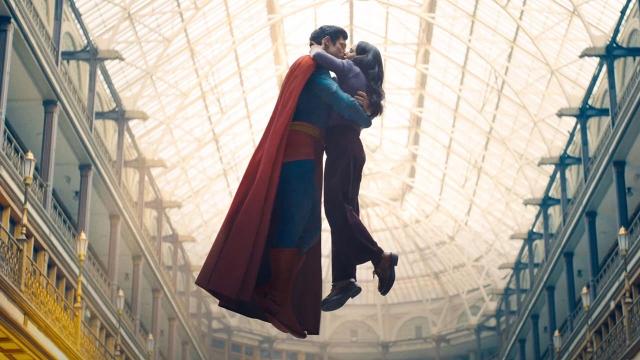 Superman's Kiss with Lois Lane Ignites Controversy in India