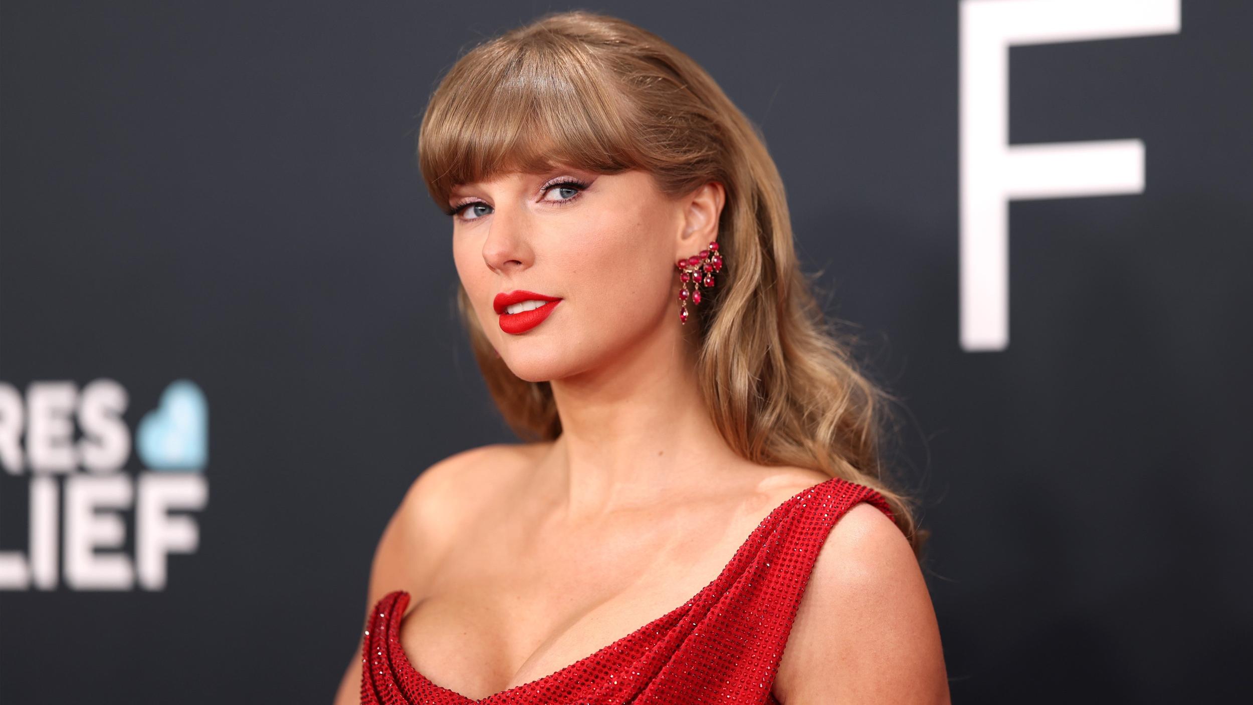 Taylor Swift's Movie and Album: Sing and Dance, No Standing
