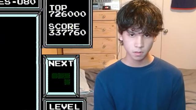 Teen Makes History as First to Beat Tetris NES Level 255