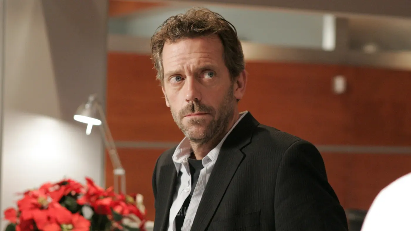 Hugh Laurie verontschuldigt zich voor zijn reactie op House-kritiek