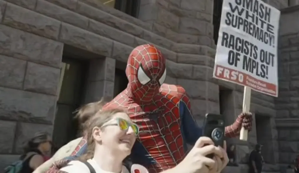 Spider-Man cosplayer takes on racism and gets arrested: what does this mean for players?