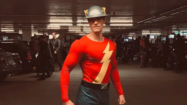 Stuart Fails to Save the Universe: live-action Flash and Mr. Freeze in episode 9